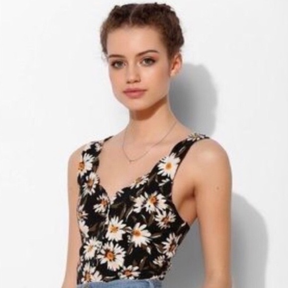 Urban Outfitters Daisy Button Up Tank - Picture 2 of 5